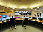 Im Herzstück der MVA – die Messwarte überwachen die Mitarbeiter, Martin Niklaus und Andreas Opitz den reibungslosen Ablauf aller Vorgänge in der hochtechnisch ausgerüsteten Anlage